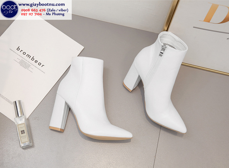 Boot nữ màu trắng 10cm mũi nhọn gót vuông THỜI THƯỢNG GBN5702