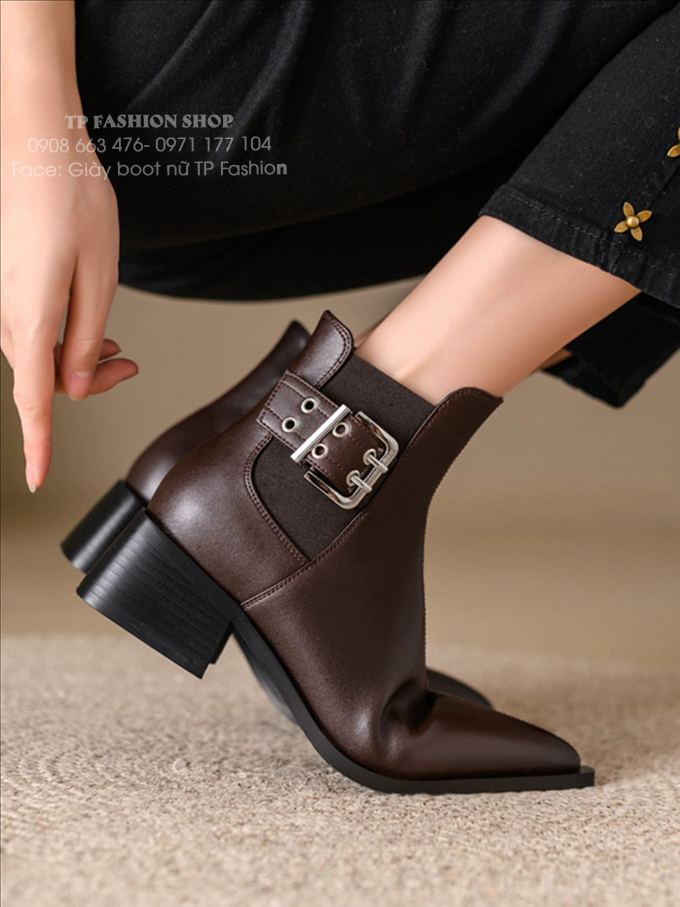 Giày boot nữ CỔ CHUN đế thấp 4cm màu nâu, mũi nhọn có khuy cài SANG CHẢNH GBN73C