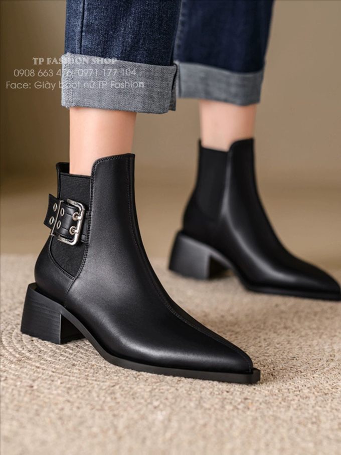 Giày boot nữ CỔ CHUN đế thấp màu đen, mũi nhọn có khuy cài SANG CHẢNH GBN73A
