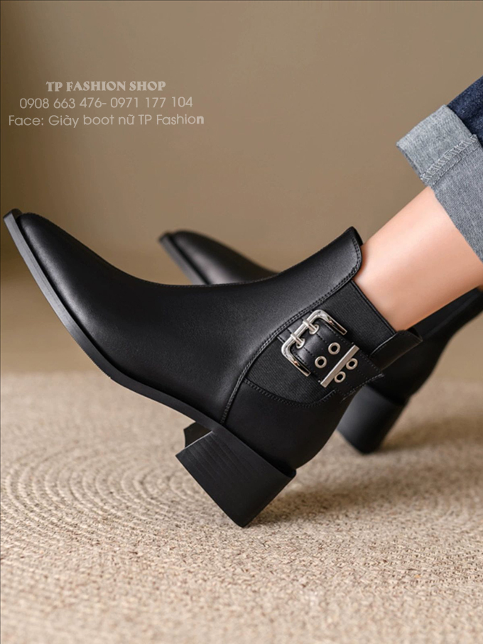 Giày boot nữ CỔ CHUN đế thấp màu đen, mũi nhọn có khuy cài SANG CHẢNH GBN73A