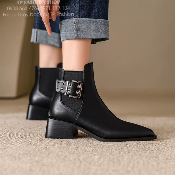 Giày boot nữ CỔ CHUN đế thấp màu đen, mũi nhọn có khuy cài SANG CHẢNH GBN73A