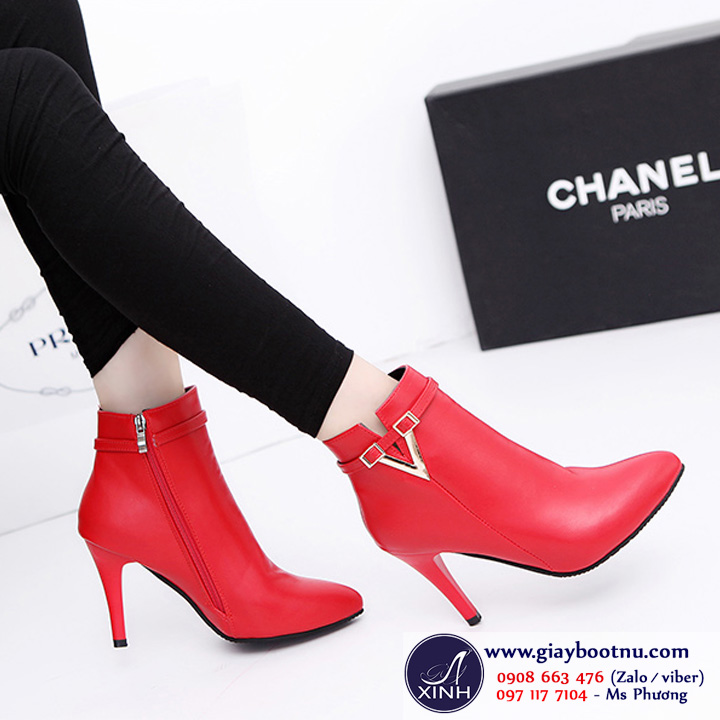 Giày boot nữ cao gót màu đỏ chữ V nữ tính và hiện đại!