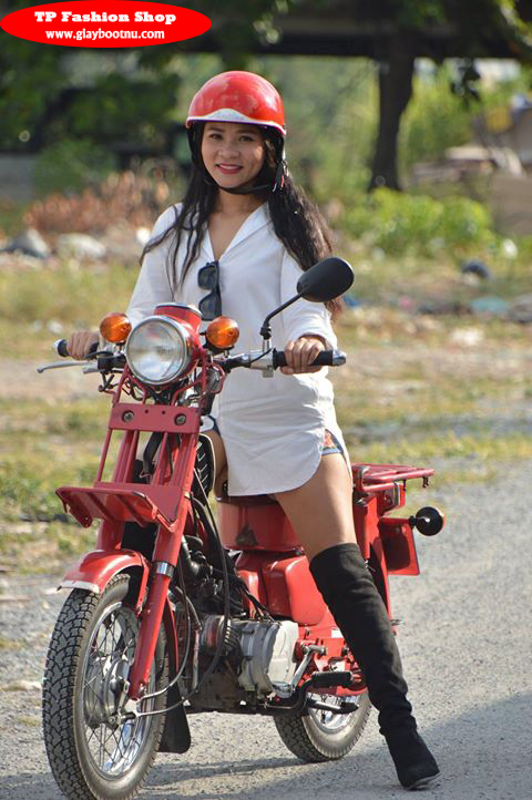 Hot Mom xinh đẹp Thu Hương với boot ống cao qua gối da lộn GCC0802