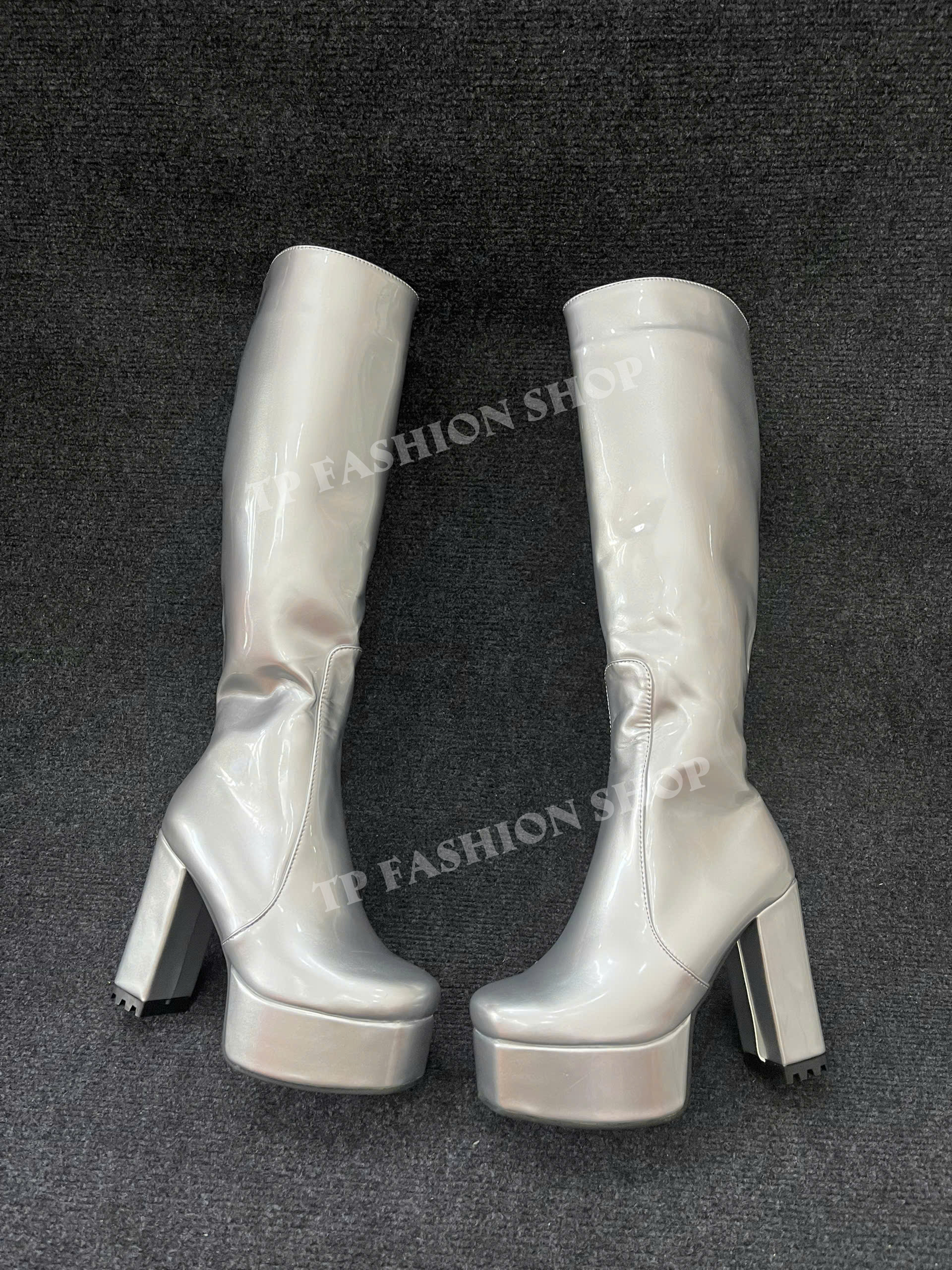 Giày boot nữ MÀU BẠC ngang gối gót 12cm mũi vuông ĐỘC ĐÁO GCC20C