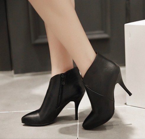 Giày boot nữ cổ ngắn sexy màu đen