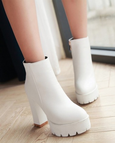Boot nữ màu trắng ĐƠN GIẢN gót vuông cao 12cm GBN5402 Boot nữ màu trắng ĐƠN GIẢN gót vuông cao 12cm GBN5402