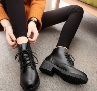 Cách chọn giày boot nữ đi ĐÀ LẠT hợp lí,  nhẹ cả vali
