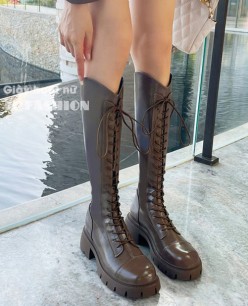 Giày boot nữ cao dưới gối CỘT DÂY ÔM CHÂN màu NÂU, ĐẾ THẤP 5cm cổ xẻ chữ V cho style CÁ TÍNH GCC10C Giày boot nữ cao dưới gối CỘT DÂY ÔM CHÂN màu NÂU, ĐẾ THẤP 5cm cổ xẻ chữ V cho style CÁ TÍNH GCC10C