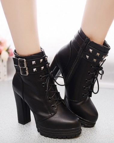 Boot nữ cổ ngắn màu đen đính đinh cá tính GBN95 Boot nữ cổ ngắn màu đen đính đinh cá tính GBN95