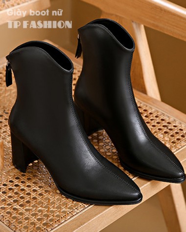Giày boot nữ cổ ngắn màu đen xẻ sâu chữ V, mũi nhọn, gót vuông 7.5cm SIÊU HACK DÁNG GBN37A Giày boot nữ cổ ngắn màu đen xẻ sâu chữ V, mũi nhọn, gót vuông 7.5cm SIÊU HACK DÁNG GBN37A