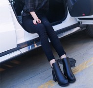 Những mẫu giày boot nữ cổ ngắn cao 5-6cm chỉ dành cho nàng mang gót thấp!